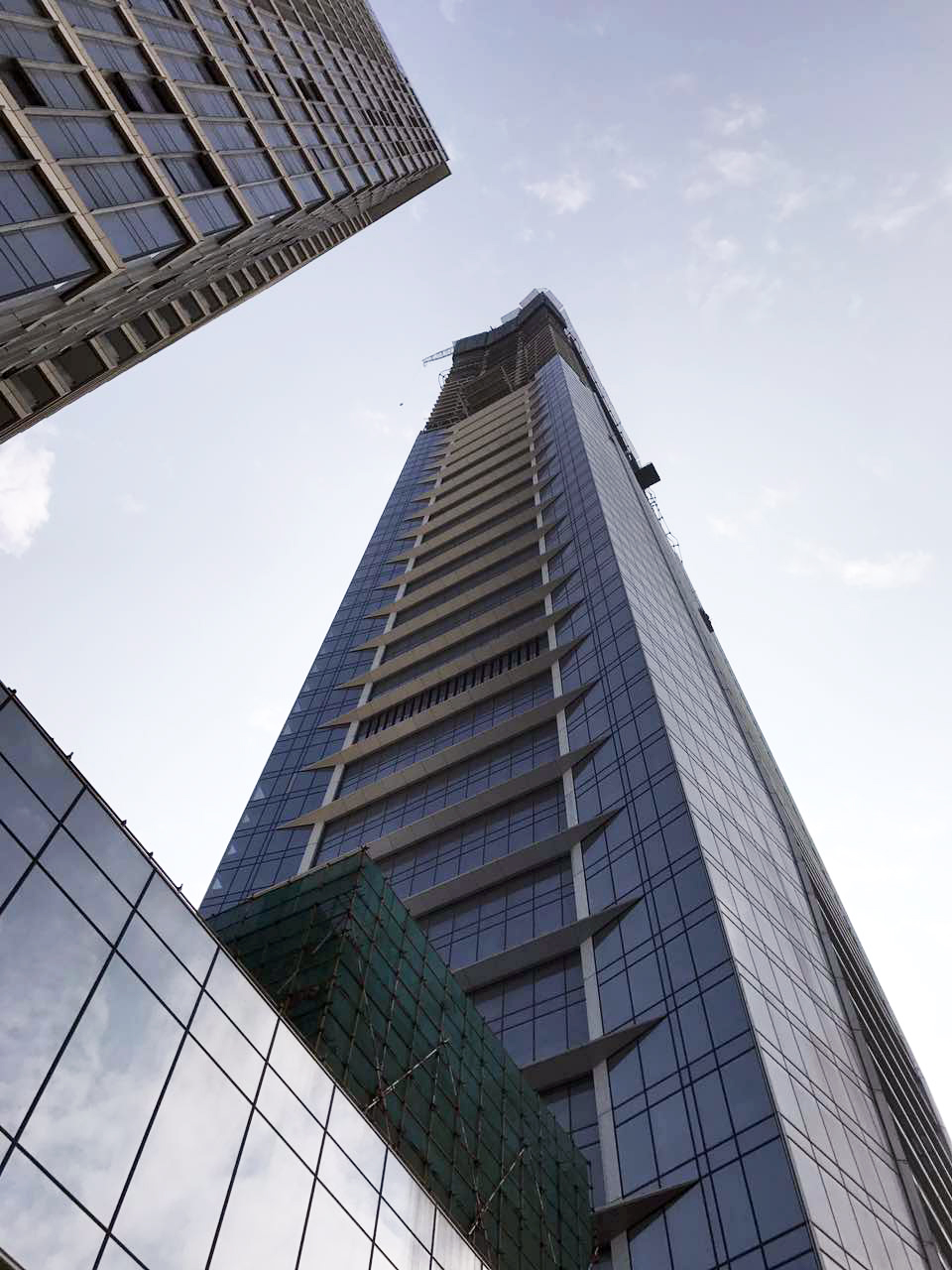 陽極氧化鋁板與氟碳鋁板的特點比較